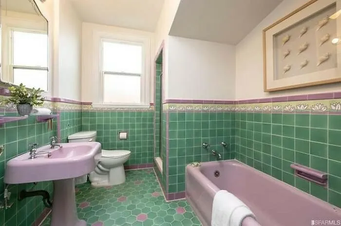 Groovy Vibes: 30 Fun And Funky Pictures Of Vintage Bathroom Aesthetics To Take You Back In Time