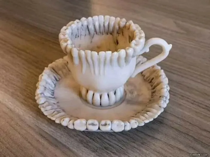 Taza de té hecha de dientes