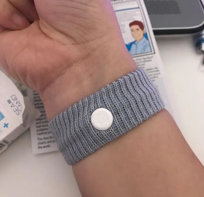 Whether You're Traveling By Car, Boat, Or Plane, The <a Style="Display:inline;" Href="Https://Www.amazon.com/Sea-Band-Wristband-Anti-Nausea-Acupressure-Sickness/Dp/B001f731n0?ie=utf8&linkcode=ll1&tag=bpemu-20&linkid=de6a51ab286a5f42de3ccf1dd7bb8c00&language=en_us&ref_=as_li_ss_tl" Target="_blank"><span Style="Font: Inherit; Color: #d74b1f;"> Sea-Band Acupressure Wristband</Span> Is Your Drug-Free Solution For A Comfortable And Enjoyable Journey