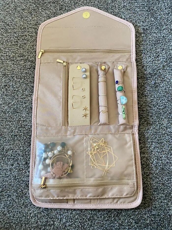 This <a Style="Display:inline;" Href="Https://Www.amazon.com/Bagsmart-Organizer-Journey-Rings-Necklaces-Bracelets/Dp/B07zhc51dx?ie=utf8&linkcode=ll1&tag=bphamster-20&linkid=4180ca7394581eb3bed33a7609e53457&language=en_us&ref_=as_li_ss_tl" Target="_blank"><span Style="Font:inherit;color:#d74b1f;"> Traveling Jewelry Organiser </Span> Keeps All Your Bling In Perfect Order And Is No Bigger Than A Wallet