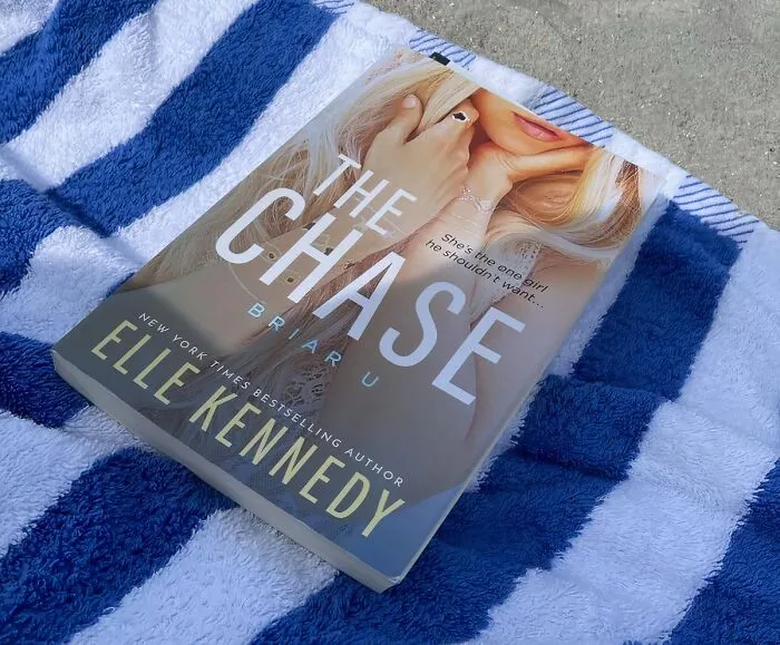 <a Style="Display:inline;" Href="Https://Www.amazon.com/Chase-Briar-U-Elle-Kennedy/Dp/1775293971?&linkcode=ll1&tag=bphyena-20&linkid=d0f8bc8fb5e3be6a369c341400d6b392&language=en_us&ref_=as_li_ss_tl" Target="_blank"><span Style="Font: Inherit; Color: #d74b1f;"> "The Chase" By Elle Kennedy</Span>: Think You Know College Hockey Romances? Think Again. This Enemies-To-Lovers Story Is More Than Just Stickhandling And Body Checks; It's A Power Play Of Wit, Banter, And Sizzling Chemistry That'll Leave You Wanting An Encore