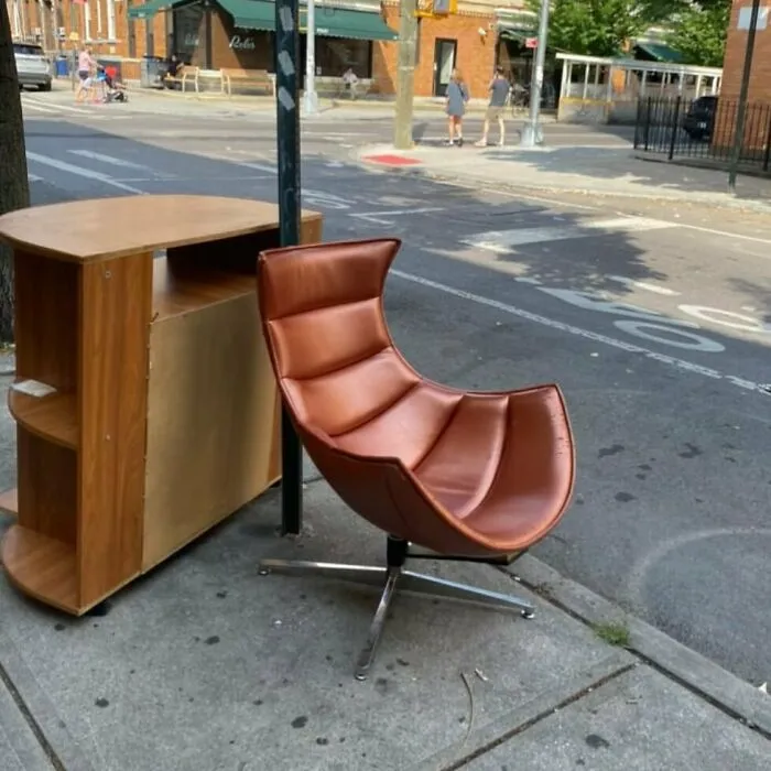One Man’s Trash, Another’s Jackpot: 35 Wild Stooping Discoveries In New York (New Pics)