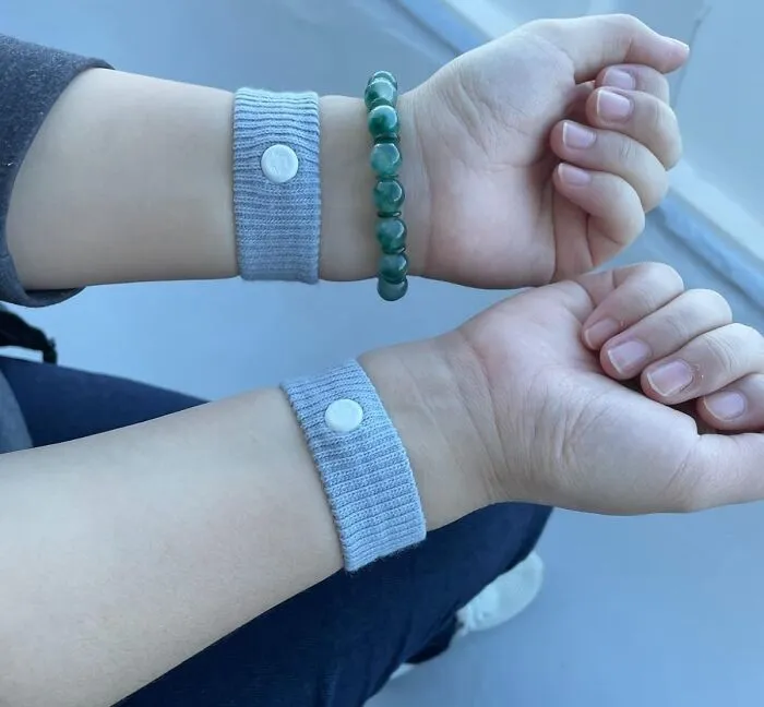 Say Goodbye To Queasiness And Hello To Smooth Sailing With This Drug-Free <a Style="Display:inline;" Href=" Https://Www.amazon.com/Sea-Band-Wristband-Anti-Nausea-Acupressure-Sickness/Dp/B001f731n0?ie=utf8&linkcode=ll1&tag=bpcrab-20&linkid=f111d53896c9f61746ba46dab646b179&language=en_us&ref_=as_li_ss_tl " Target="_blank"><span Style="Font: Inherit; Color: #d74b1f;"> Anti-Nausea Acupressure Wristband</Span> - Your Stomach (And Your Travel Companions) Will Thank Yo