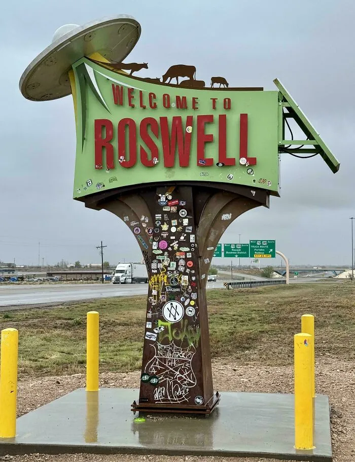 Cartel de bienvenida a Roswell