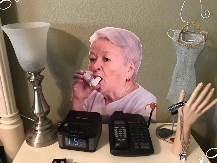 Apparently This <span Style="Font:inherit;color:#d74b1f;"> Grandma With An Inhaler Sticker  </Span> Offers Excellent Company!