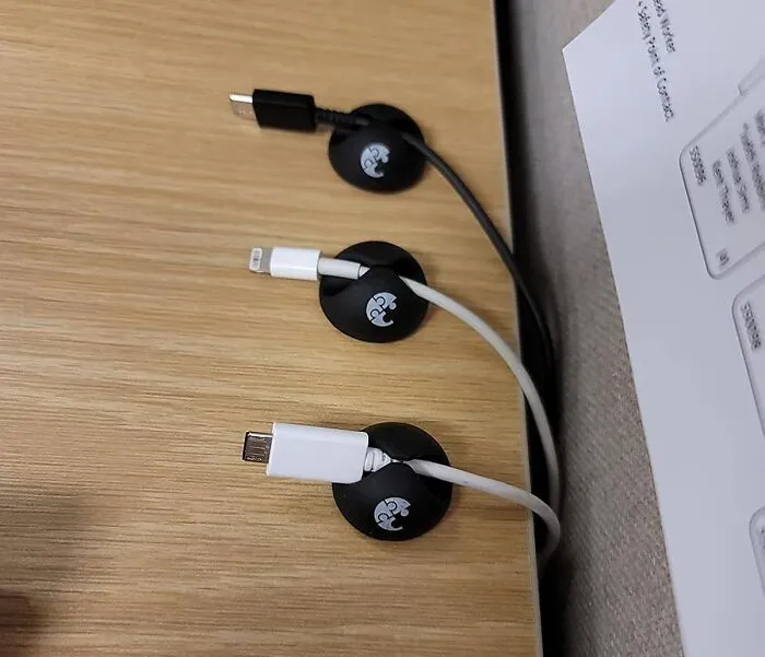 Ditch The Tangled Mess Of Wires: <a Style="Display:inline;" Href="Https://Www.amazon.com/Blue-Key-World-Cable-Clips/Dp/B00nvkhlp8?ie=utf8&linkcode=ll1&tag=bphorse-20&linkid=2c489fc3a657d6882d5bd0a2fd2160ab&language=en_us&ref_=as_li_ss_tl" Target="_blank"><span Style="Font: Inherit; Color: #d74b1f;"> Cable Clips</Span> To The Rescue!
