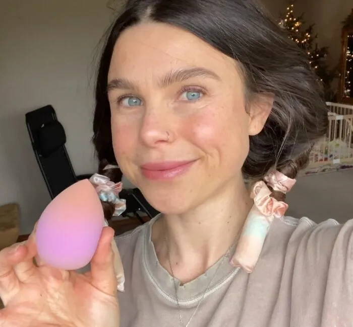 Stop Finger Painting Your Face! Your <a Style="Display:inline;" Href="Https://Www.amazon.com/Beakey-Sponges-Latex-Free-High-Density-Perfect/Dp/B01f36jexe?crid=2h9597kj07ked&dib=eyj2ijoimsj9.q8knvt9hww3zo-Lql9xhf511s8m2e3vpjf7056kxvaremwodfhmjh5dkvdruzrmwpvgvbkxp4kaapo0asb5syfmbflod2zy9d5itv9ryjm1qlhgsdjcxxvgi6rjpf5e6464dx_jce5gaezwtbqzi_n83bwpxix1ptpefe5jhkk5td55p8p9lqpfn2khdwcuyvsgyldirqqzcnqkc_i8loxygodjzjm5ant2dhpq5lxswueo4_bir5jeeduwj1wgbkxatwmdvshxghs1est8jeztrsgvxbw4zzburd6vpsii.hrkcaagfsbxhfkrbxdzaj5tgm7-Fm-Bg0wnvqh4onho&dib_tag=se&keywords=makeup%2bsponge&qid=1721642582&sprefix=makeup%2bspon%2caps%2c352&sr=8-3-Spons&sp_csd=d2lkz2v0tmftzt1zcf9hdgy&th=1&linkcode=ll1&tag=bpdog-20&linkid=fd1f5cb7647dacedac2034b3836c6056&language=en_us&ref_=as_li_ss_tl" Target="_blank"><span Style="Font: Inherit; Color: #d74b1f;"> Foundation Sponge</Span> Is Begging For A Promotion From The Makeup Bag