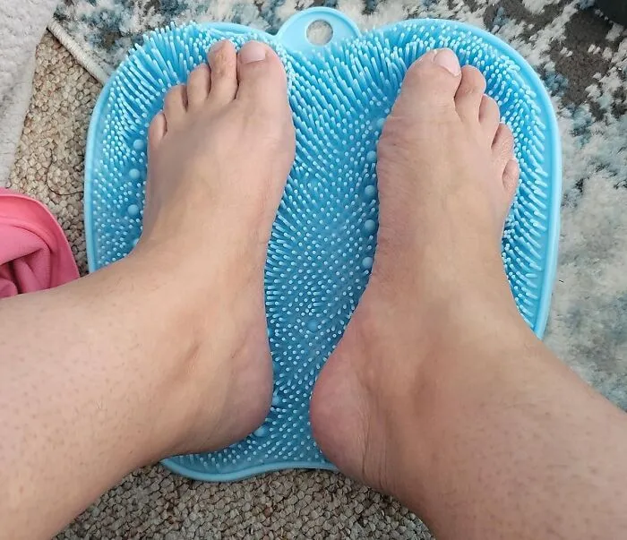 No More Bending Over To Scrub Your Feet – This <a Style="Display:inline;" Href="Https://Www.amazon.com/Beskar-Shower-Foot-Scrubber-Larger/Dp/B0882xx7c8?ie=utf8&linkcode=ll1&tag=bparmadillo-20&linkid=de2758075f3542d294ef918fa39b1082&language=en_us&ref_=as_li_ss_tl"_blank"><span Style="Font: Inherit; Color: #d74b1f;"> Foot Scrubber Mat</Span> Does The Work For You, So You Can Relax And Enjoy Your Shower