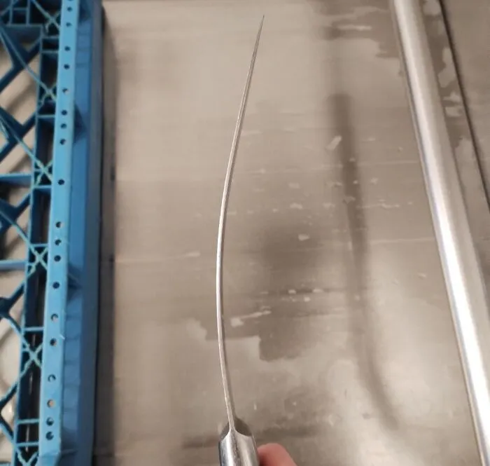 Dejé que alguien tomara prestado mi cuchillo en el trabajo y así es como me lo devolvieron