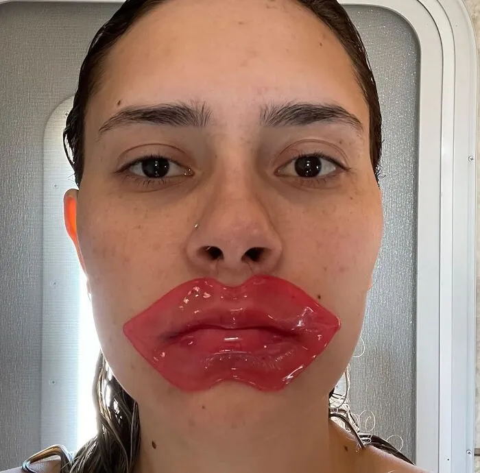 It Might Be Painful To Be Beautiful But It Is Also Not Always Very Attractive To Get Beautiful, As Proven By This <a Style="Display:inline;" Href="Https://Www.amazon.com/Permotary-Moisturizing-Reducing-Smoothing-Lines-Lip/Dp/B07mc8nj4f?ie=utf8&linkcode=ll1&tag=bporangutan-20&linkid=182edff3b9e775655204807554e216bf&language=en_us&ref_=as_li_ss_tl" Target="_blank"><span Style="Font:inherit;color:#d74b1f;">moisturizing Lip Mask </Span> 