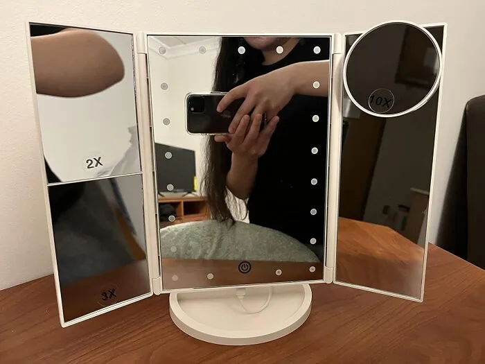  A <span Style="Font:inherit;color:#d74b1f;"> Makeup Mirror Vanity With Lights </Span> Will Make You Feel Like An Old-Hollywood Starlet