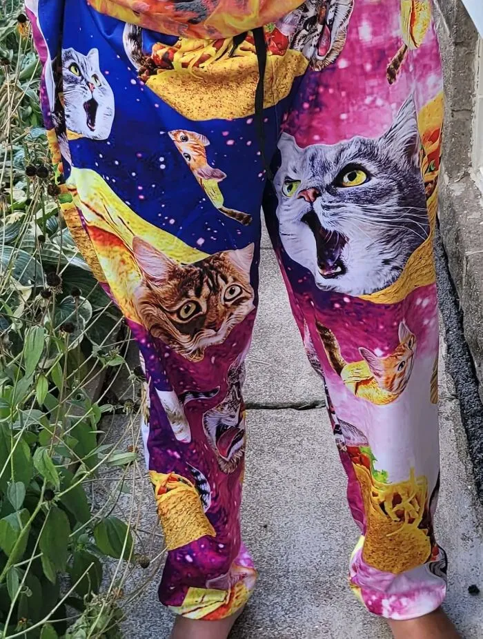 These <a Style="Display:inline;" Href="Https://Www.amazon.com/Raisevern-Sweatpants-Pineapple-Hawaiian-Drawstring/Dp/B07mgg6r5p?ie=utf8&linkcode=ll1&tag=bphawk-20&linkid=d66347940fc7eba3f0c1a764b9de227c&language=en_us&ref_=as_li_ss_tl" Target="_blank"><span Style="Font: Inherit; Color: #d74b1f;"> Space Cats Sweatpants</Span> Are The Purr-Fect Way To Launch Your Loungewear Into The Stratosphere Of Style