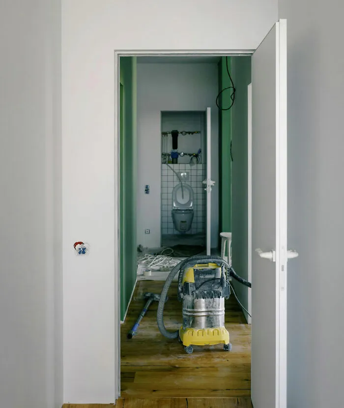 30 Cleaners Who Got Grossed Out On The Job Share The Nastiest Things They've Encountered