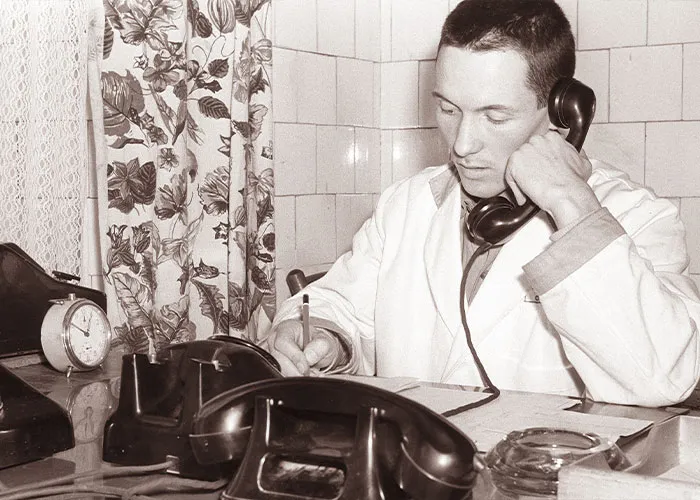 50 Things That Meant People Were Rich Back In The Day That Are Pretty Basic Today
