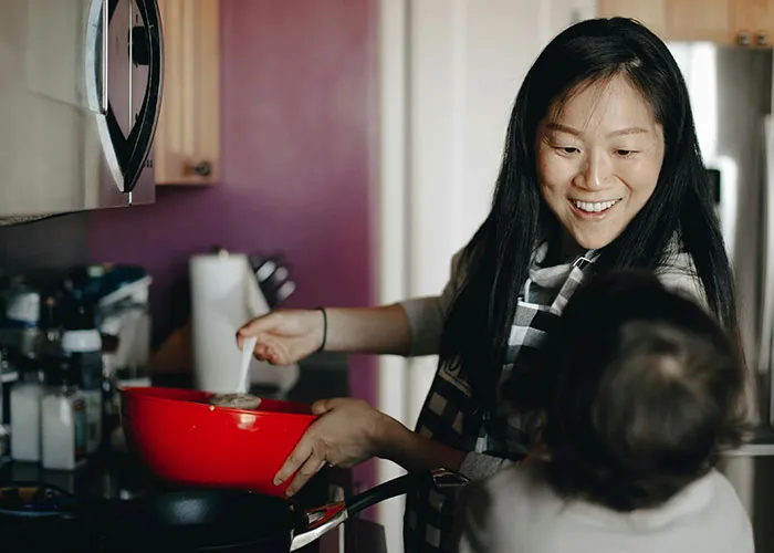 “The Work Is Never Done”: 30 Traditional Wives From the 20th Century Share Their Real Experiences