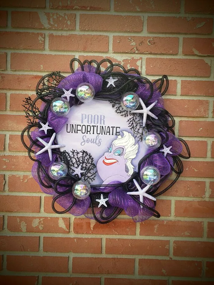 I Made Villains Wreaths With Hand-Painted Poison Apples, Ursula, Maleficent, And The Evil Queen (16 Pics)