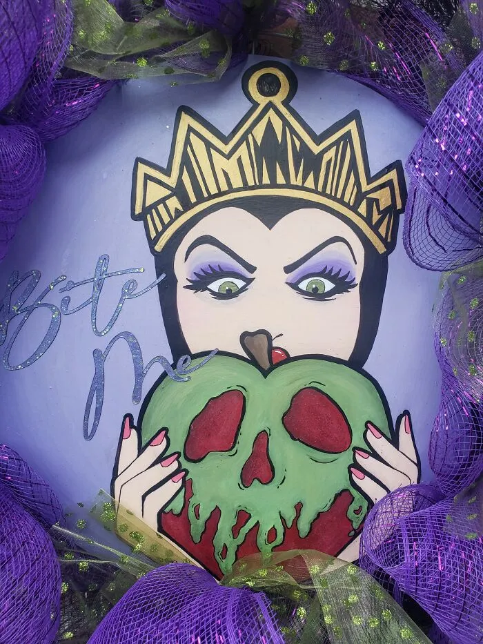 I Made Villains Wreaths With Hand-Painted Poison Apples, Ursula, Maleficent, And The Evil Queen (16 Pics)