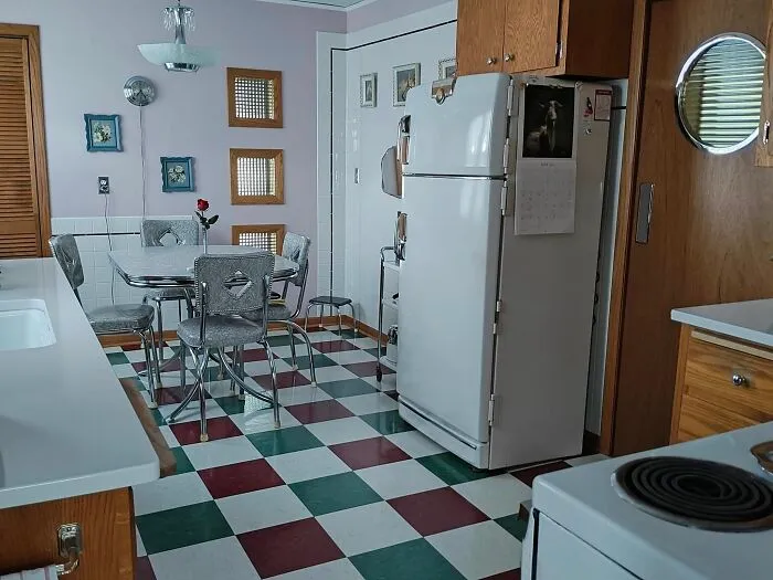 Here's My Vintage Kitchen. Ain't She Purdy?