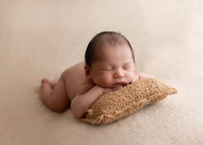 I Photograph Newborns In Neutral Colours (5 Pics)
