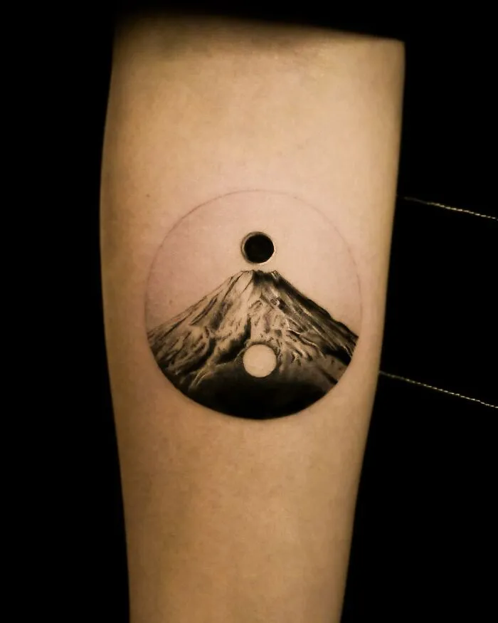 This Artist's Hyperrealistic Tattoos Look Like Photographs (17 Pics)