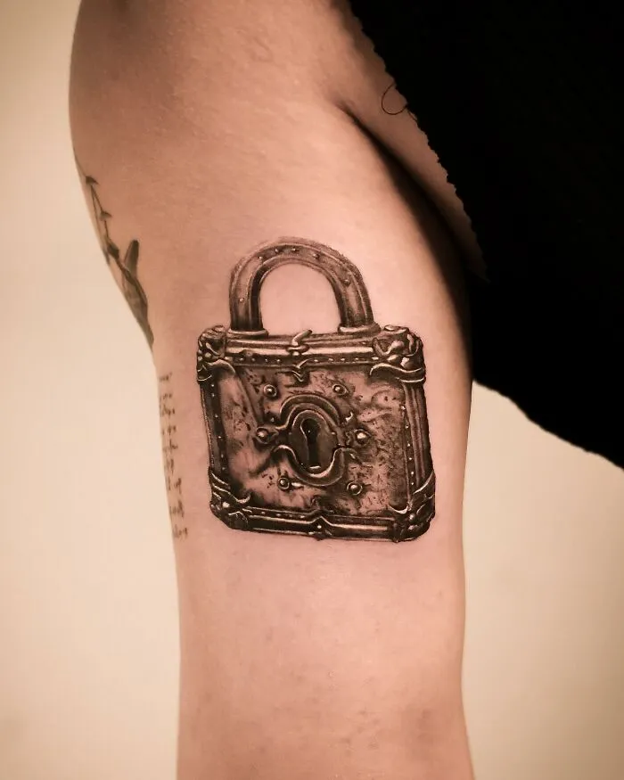This Artist's Hyperrealistic Tattoos Look Like Photographs (17 Pics)