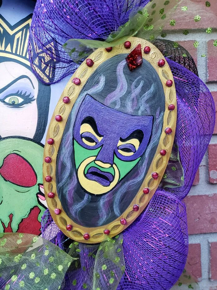 I Made Villains Wreaths With Hand-Painted Poison Apples, Ursula, Maleficent, And The Evil Queen (16 Pics)