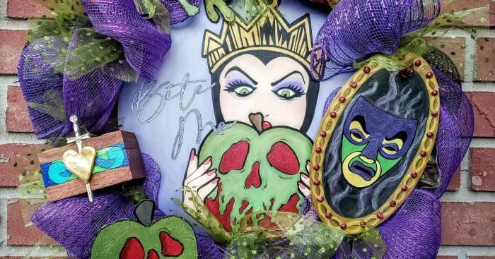 I Made Villains Wreaths With Hand-Painted Poison Apples, Ursula, Maleficent, And The Evil Queen (16 Pics)