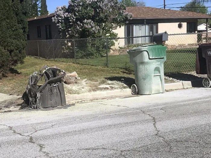 Cuando tu vecino limpia su chimenea y lo tira todo al cubo de la basura