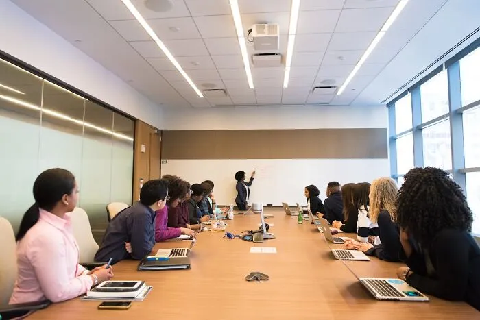 20 Políticas corporativas sorprendentes que la gente descubrió al comenzar a trabajar