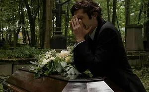 30 Wild Funeral Stories About Inappropriate, Weird Or Funny Things Happening