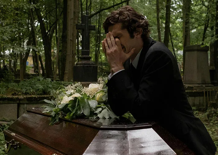 30 Wild Funeral Stories About Inappropriate, Weird Or Funny Things Happening