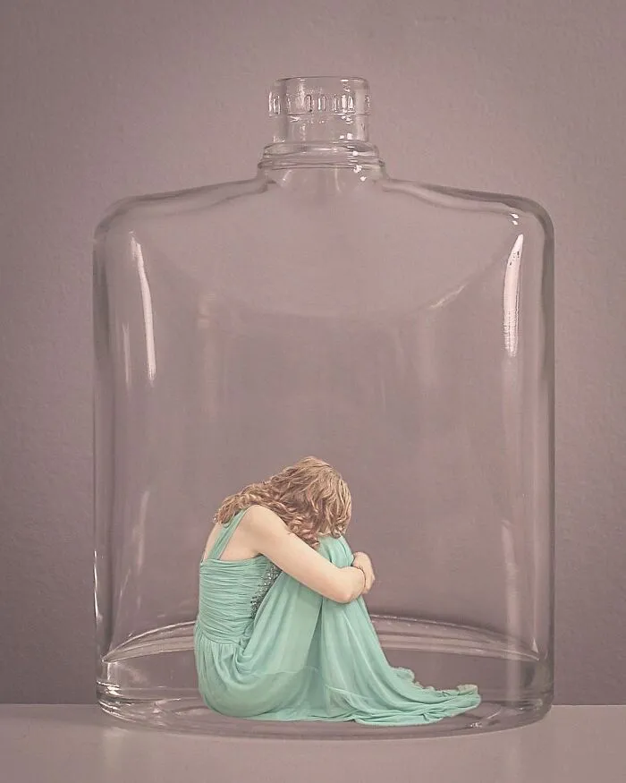 23 Pics Showcasing A Tiny Version Of Me Surrounded By Big Everyday Objects