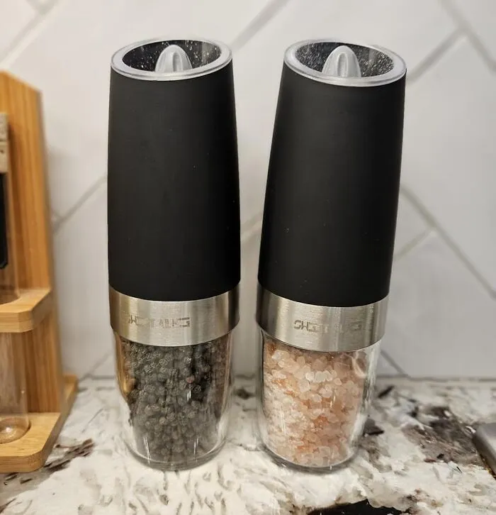  Get That Perfect Seasoning Level With Only The Press Of A Button With This <a Style="Display:inline;" Href="Https://Www.amazon.com/Adjustable-Coarseness-Automatic-Operation-Stainless/Dp/B085ndyy1p?ie=utf8&th=1&linkcode=ll1&tag=bpgoat-20&linkid=025134d089718a93c18555ec5ddb1f2c&language=en_us&ref_=as_li_ss_tl" Target="_blank"><span Style="Font:inherit;color:#d74b1f;"> Electric Salt And Pepper Grinder Set</Span> 