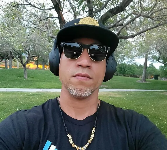 “My  <a style="display:inline;" href=" https://www.amazon.com/Sony-WH-1000XM4-Canceling-Headphones-phone-call/dp/B0863TXGM3?crid=1PHDYFG4AWK1C&dib=eyJ2IjoiMSJ9.2mw3JV6DgXSq6dhye2cI2CWd3NCjkdgPOP-xxpvhTfYUP7cfd2ugJQWdDbLrsP4v5A7-MHWVQjrte6aOQpdgnH9BjkDrCsn_NX6YwG9cF3Le28prOGJ-IchYNBXcSVR4QZdeOIIH3QdRay87HrH32sHCBS_ozNF7kcjOW7eXGN4IdB6zROKKnrNA8guy-egKS-VRkzD3hsOR3J-FB79E7qJbz3nHRIODAIGMxLo5Xig.MtkohQ4XIznEF2hYppPFAzlh3uxruuM9Y-qxcr-R-fg&dib_tag=se&keywords=Sony%2BWH-1000XM3&qid=1722587541&sprefix=sony%2Bwh-1000xm3%2Caps%2C191&sr=8-1&th=1&linkCode=ll1&tag=bpbear-20&linkId=6b5f88e57c1fea3ceff8c2722ddddb1a&language=en_US&ref_=as_li_ss_tl" target="_blank"><span Style="Font:inherit;color:#d74b1f;"> noise canceling headphones</Span>, I couldn't live without them. Random noises from neighbours, dogs barking, kids screaming. They have genuinely improved my quality of life, I get peace.” - [deleted]