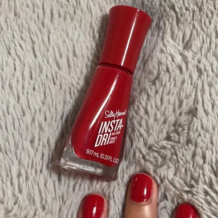 Simplify your life by giving each key a unique splash of color using   <a style="display:inline;" href="https://www.amazon.com/Sally-Hansen-Insta-Dri-Nail-Polish/dp/B09LBBVTTH?crid=1JQBCUBQ44X0X&dib=eyJ2IjoiMSJ9.hg-vqkDjrXS8hg2PlGYMx7sINonCaRc0GzZ9eAeYzWIaGNBFyMlzsVvnVjqTyV46mgIIf2S7LXY4FZiBsDoF3MtuafiYGc6yyFV2onVctkOeMSl0qN1Z1r6mwZNEk5acCrV53nGocmtF6d7Hffi2zkVZDj5nsBZ_OtGdvo5tw_tWIB2xeDEAIH05FdZK5Mgka9pxLathNLr5yEpkgyJOcddNX8-Kq8EjVH0U985Pmn8eppLq_1-Sq1RSILv1sa1RRJhsNcKBx4IJsaFdKAubDXY5xD5uhbZEjQ7fNn6Y84Y.znRVnw8og6LGT7ExigOKrar2gi2atbOUeqLMsaU8a8U&dib_tag=se&keywords=nail%2Bpolish&qid=1723166925&sprefix=nail%2Bpolish%2Caps%2C471&sr=8-7&th=1&linkCode=ll1&tag=bpyak-20&linkId=905e799e99df2f3ae01a264abedbea4d&language=en_US&ref_=as_li_ss_tl " target="_blank"><span style="font: inherit; color: #d74b1f;">nail polish</span>. Apply a coat or two to both sides of the key head, choosing a different color for each key. Not only is nail polish surprisingly durable, it also adds a touch of personality to your keychain!