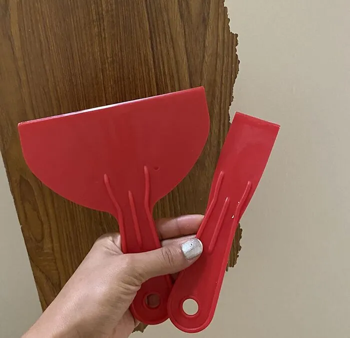 Say goodbye to stubborn sticker residue with a simple trick. Use a hairdryer to warm up the adhesive, then gently lift the sticker with a   <a style="display:inline;" href="https://www.amazon.com/Variety-Plastic-Scraper-Spreader-Spackle/dp/B086JFHVQK?crid=33UX89BFAP6IL&dib=eyJ2IjoiMSJ9.hWXPOy24cBkzV061QJlstWWUPP-qB58llapXpcnL4ttdYOqhz160Yz6gXlqh30velvlZw5HYwdp4w6bMRURW1TUx4AnoPZQFvfeihy7z0eh1gwA9YMqWEwJFUX_3FBSTiNPz34TH-cyuDhBqoxzSYxr7OB2uL6bkOqYkGfY-kdvOVtq6dktJ0zho3J4Q_AlYdeR_h2zdCBFYMn-yazHRqOa5TBwn_LHTV1ZO1YRU2owkaEGFS5WXTmNwWCHaMep2xpAfUk7ns7mb1DZDrNs241wvah4t869AxOBwoOwqx8k.A-5m6g6X7sfyZDiK7bx-eUj8zhYrZDPV4motGqVuwlc&dib_tag=se&keywords=putty%2Bknife&qid=1723171177&sprefix=putty%2B%2Caps%2C441&sr=8-10&th=1&linkCode=ll1&tag=bpyak-20&linkId=b218300f207f1913479d686d17447696&language=en_US&ref_=as_li_ss_tl " target="_blank"><span style="font: inherit; color: #d74b1f;">putty scraper</span>. This method works wonders on furniture, walls, and other surfaces, leaving them clean and sticker-free.