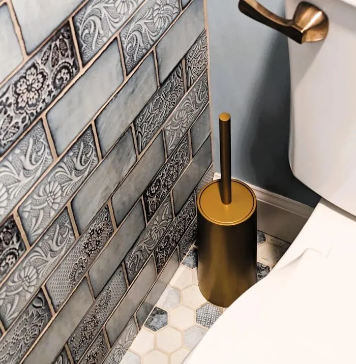 Upgrade your bathroom aesthetics with a simple swap! Ditch the unsightly plastic toilet brush holder and opt for a stylish glazed ceramic or enamel jug. It's a subtle change that elevates your bathroom decor while keeping your <a style="display:inline;" href="https://www.amazon.com/WITAIR-Stainless-Bathroom-Toilet-Ergonomic-Elegant/dp/B0861MCFNS?crid=1W3GVCIE8IUQR&dib=eyJ2IjoiMSJ9.6uZnne5OfBaNyyHckQRvgeD4Y_oa9dssv1aEZ5XBvjJgjxas6GZgWzjmUAMBbAFdD_8TP4wsbUvDgucxs7ulfKkcCf1-Zu3CzjeDl8EYIf1k6Ruxr7oMQeHuoHvYp_LO34X8naA9WlUETHJ7TqvDXR_C9hU2Hq25i12F_0OoIopbhGLnkLdUe5tKSzSrHGLppYpcbWLqZkPbBPgpZD1ggvFCSgwJARPTnAqMNqrByKARSorcWL5CtOcp6k8eqVfoPL6N7j5OA7LEwolldnvbUSLDP449U0hmfV1_h_ejUeo.JfsH8XHv0wTvXEBSrgncAyoNdFrxIv76i6NttWDWudc&dib_tag=se&keywords=toilet%2Bbrush&qid=1723183727&sprefix=toilet%2Bbrush%2Caps%2C431&sr=8-47&th=1&linkCode=ll1&tag=bpcamel-20&linkId=446191b775ed92c8bd632a8cad28f5d3&language=en_US&ref_=as_li_ss_tl " target="_blank"><span style="font: inherit; color: #d74b1f;">toilet brush</span> discreetly tucked away.
