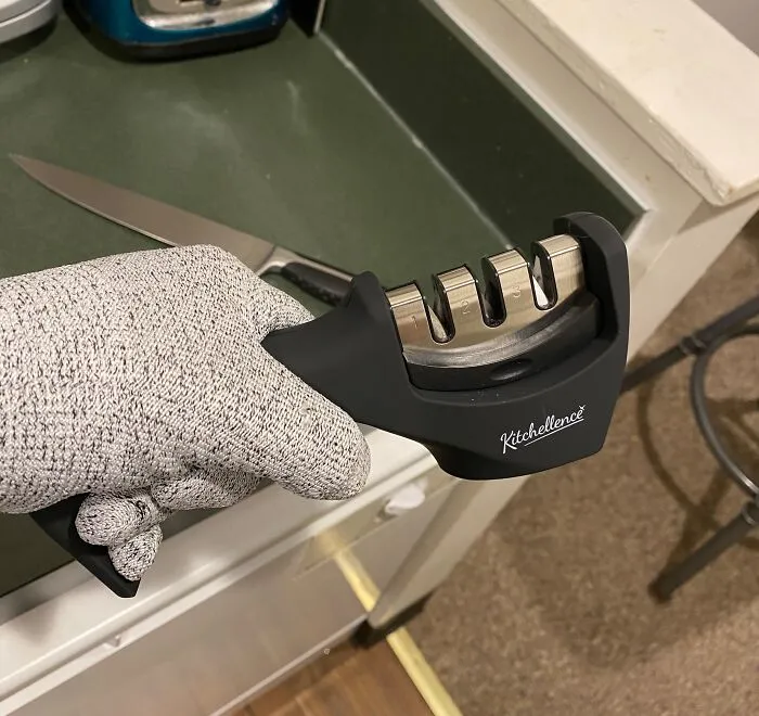 Dull knives are a recipe for frustration and potential kitchen mishaps. Keep your culinary skills sharp and your food prep effortless by regularly honing your blades with a <a style="display:inline;" href="https://www.amazon.com/Kitchen-Knife-Sharpener-Sharpening-Cut-Resistant/dp/B079WWFZY6?crid=2KZ9KY81AY4UG&dib=eyJ2IjoiMSJ9.Bs0Mqc4-Wpf_FmfVhhyPG-QITP-sZGMSFGdNtYnTlwqJ4Fiw7OFtD_56vUJpb8YweXn-nCNWREHrlbUyiab30cdIrmz-ZAYzR_8jUcOQlcjS3FDRvcG0AxRZGhDjpRaY0w11t4iKcbdGBI76vkHMLknUnwVpmrB7YRIzEick_kAziQIClPNdFKR9mDQPAV_0ifRY8RBgT2lyQROFQ6im1xUSnviyLxqoPBpf3VHVV4btbYOQroHZV4rfHrLiFu6K4Gw1uaaP7PBypZjdn59zS8A80XZYeIaVH1gfy2N9hfo.cumwOFDD1Pps6CQ4YA63wbuaUCijY2VBxpUzxo8jhJ4&dib_tag=se&keywords=knife%2Bsharpener&qid=1723184723&sprefix=knife%2Caps%2C1085&sr=8-1-spons&sp_csd=d2lkZ2V0TmFtZT1zcF9hdGY&th=1&linkCode=ll1&tag=bpcamel-20&linkId=03628680f7f9ecf4c774f3693f8e8523&language=en_US&ref_=as_li_ss_tl " target="_blank"><span style="font: inherit; color: #d74b1f;">knife sharpener</span>. A sharp knife not only makes slicing and dicing a breeze but also enhances safety in the kitchen.