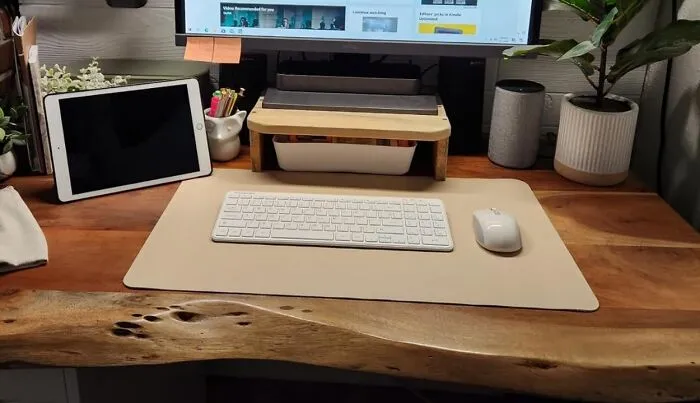Say Goodbye To Coffee Stains And Pen Marks! This   <a Style="Display:inline;" Href="Https://Www.amazon.com/Ysagi-Leather-Protector-Non-Slip-Waterproof/Dp/B0bmtpc44x?c=ts&dib=eyj2ijoimsj9.ps7mov5moj5q0h2l1ys81cqyjb8iu8bass2v6ijenbg6opivsvbmcsoexo0u6e9nubzv9ctiluceurr06xueitfgjtfvxgagh3ocuxxsmp9-Kp8ivgsdtgfu4_7wrfi_83jafie-Hetfwom5z1onhdug-M5uxknahe24nx0xxgmndiwpvzbjya_pcweylb0yuhcrfanzv3dqpmw2j-Zqo3nt0estqb6pxo4vr8ju99lsnxcsyivudaplw3cnt7evgit1rodgwi_vp8n7vsdxapeoba27wv-Iudis_ligepq.j1j_mwcerhjzpiph6sd5gojr03pe-Vhpyfu01cqjgkk&dib_tag=se&keywords=desk%2baccessories%2b%26%2bworkspace%2borganizers&qid=1723445025&s=office-Products&sr=1-10&ts_id=1069514&th=1&linkcode=ll1&tag=bpibis-20&linkid=77c132a5da7067d569dee463c63171b5&language=en_us&ref_=as_li_ss_tl " Target="_blank"><span Style="Font: Inherit; Color: #d74b1f;"> Leather Desk Mat</Span> Will Protect Your Desk And Make It Look Oh-So-Chic