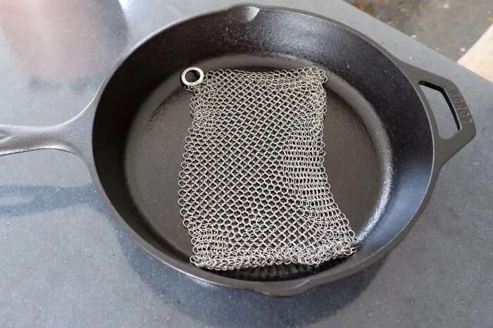 The <a Style="Display:inline;" Href=" Https://Www.amazon.com/Ringer-Original-Stainless-Cleaner-Patented/Dp/B00fkbr1zg?ie=utf8&linkcode=ll1&tag=bpfox-20&linkid=bfd2a23a65ca512a0d3b521afa7e61fd&language=en_us&ref_=as_li_ss_tl" Target="_blank"><span Style="Font: Inherit; Color: #d74b1f;"> Ringer Cast Iron Cleaner</Span> Is The Chainmail Knight Your Cast Iron Cookware Needs, Scrubbing Away Stubborn Grime Without Harming That Precious Seasoning