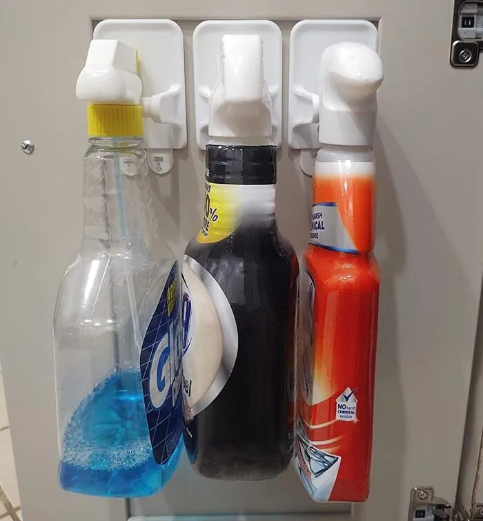 Your Spray Bottles Will Be Hanging Out In Style (And Within Easy Reach) Thanks To These Clever <a Style="Display:inline;" Href=" Https://Www.amazon.com/Command-Hangers-Decorate-Damage-Free-17009-Hw2es/Dp/B06zyh43cs?ie=utf8&th=1&linkcode=ll1&tag=bpfox-20&linkid=8f9c0ec6ce65a39eb3352410c62fb294&language=en_us&ref_=as_li_ss_tl" Target="_blank"><span Style="Font: Inherit; Color: #d74b1f;"> Command Hangers</Span>