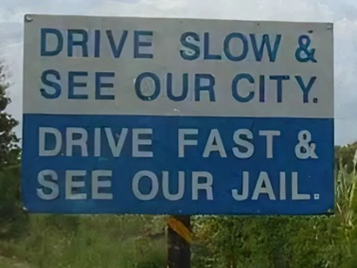 30 Carteles tan divertidos como absurdos que había que compartir
