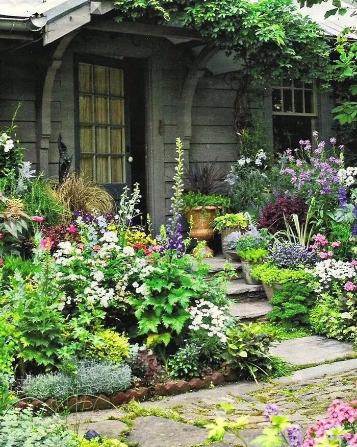 30 Heavenly Photos Of Gardens That Were Shared By This Instagram Account