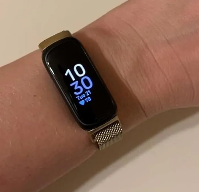 The <a Style="Display:inline;" Href="Https://Www.amazon.com/Fitbit-Management-Intensity-Tracking-Midnight/Dp/B0b5f9szw7?ie=utf8&th=1&linkcode=ll1&tag=bpcorgi-20&linkid=0278898ee7fcc437d53aa885b0b2ec0b&language=en_us&ref_=as_li_ss_tl" Target="_blank">     <span Style="Font: Inherit; Color: #d74b1f;"> Fitbit Inspire 3</Span> Will Count Your Steps While You Run Around Classes This Fall