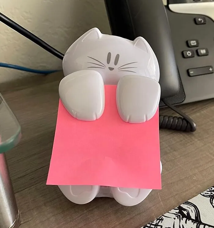 Ditch The Boring Notepads And Let This <a Style="Display:inline;" Href="Https://Www.amazon.com/Post-Figure-Pop-Up-Dispenser-Cat-330/Dp/B00i4hv3ts?ie=utf8&th=1&linkcode=ll1&tag=bpshark-20&linkid=0708f744545274c5a95e8f016e190028&language=en_us&ref_=as_li_ss_tl " Target="_blank">     <span Style="Font: Inherit; Color: #d74b1f;"> Cat Note Dispenser</Span> Bring Some Feline Fun To Your Desk