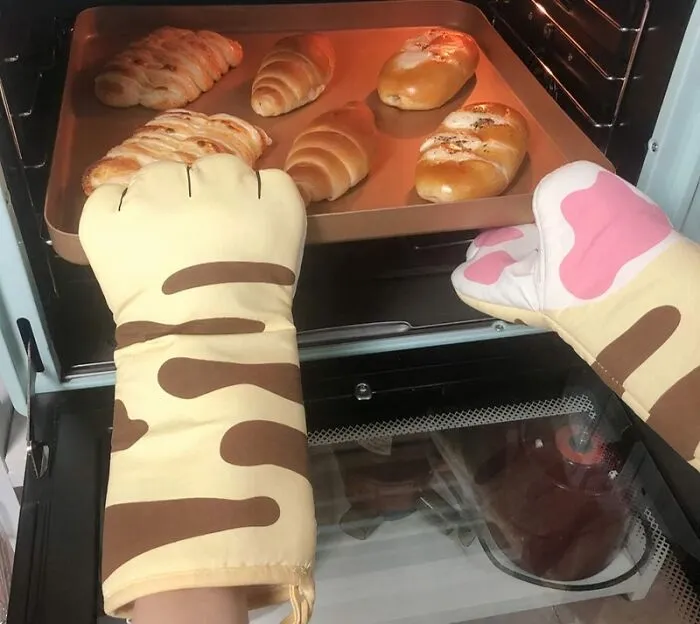Embrace Your Inner Cat Chef With These Adorable And Functional <a Style="Display:inline;" Href="Https://Www.amazon.com/Gp/Product/B08cl5w75q?th=1&linkcode=ll1&tag=bpwalrus-20&linkid=38e0279d81e93100a1b52427829033a1&language=en_us&ref_=as_li_ss_tl " Target="_blank">     <span Style="Font: Inherit; Color: #d74b1f;"> Oven Mitts</Span> - They're The Purr-Fect Way To Add A Touch Of Whimsy To Your Cooking Routine