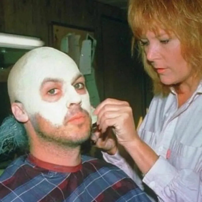 30 Wild And Wholesome Moments From The ‘90s, As Seen On This Dedicated IG Page (New Pics)