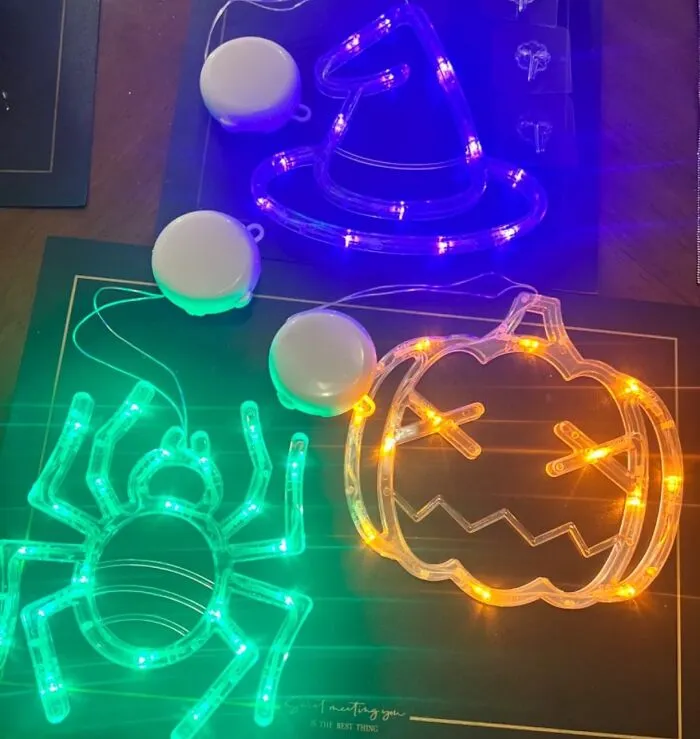 These <a Style="Display:inline;" Href="Https://Www.amazon.com/Lolstar-Halloween-Decorations-Operated-Decoration/Dp/B0b86f94d3?th=1&linkcode=ll1&tag=bppanther-20&linkid=24c6494352dedc5ef3502609fb914afb&language=en_us&ref_=as_li_ss_tl " Target="_blank">     <span Style="Font: Inherit; Color: #d74b1f;"> Halloween Window Lights</Span> Are So Easy To Install, Even A Ghost Could Do It