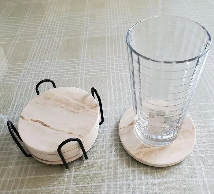 Your Coffee Table Is About To Become A Condensation-Free Zone Thanks To These Stylish <a Style="Display:inline;" Href="Https://Www.amazon.com/Dp/B07p8qjtql?ascsubtag=6342092%2c3%2c57%2cd%2c0%2c0%2c0%2c900%3a2%3b974%3a1%3b1125%3a2%3b1338%3a1%2c18716977%2c0%2c0%2cgoogle&btn_ref=srctok-E8564147c0239b01&th=1&linkcode=ll1&tag=bpcrab-20&linkid=f525c4e563db460a6ab55fbe8574a304&language=en_us&ref_=as_li_ss_tl " Target="_blank">     <span Style="Font: Inherit; Color: #d74b1f;"> Drink Coasters With Holder</Span>!