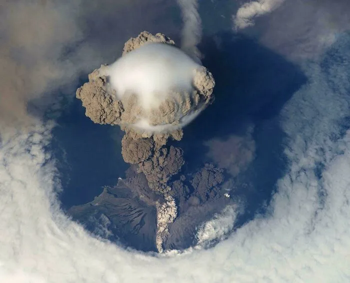 Una erupción volcánica desde el espacio